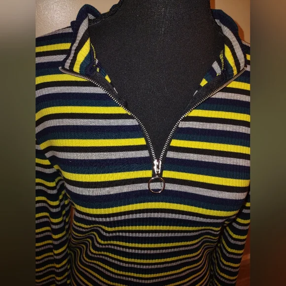 Striped Long Sleeve Zip-Up Top - Picture 3 of 10